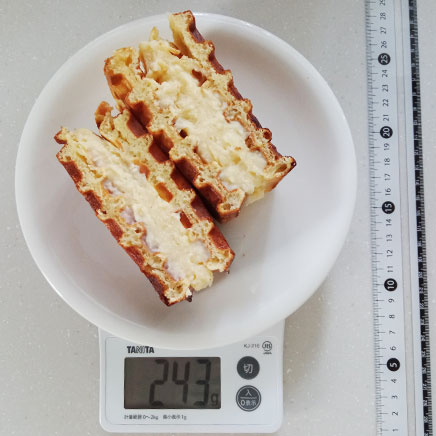 9×9センチの型2枚分のカスタードワッフル