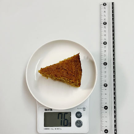 18cm型1/8カット分のオートミールキャロットケーキ