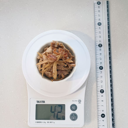 豆鉢1杯分のごぼうと豚肉のきんぴら