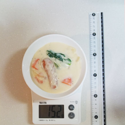 スープボウル1杯分のソーセージのシチュー