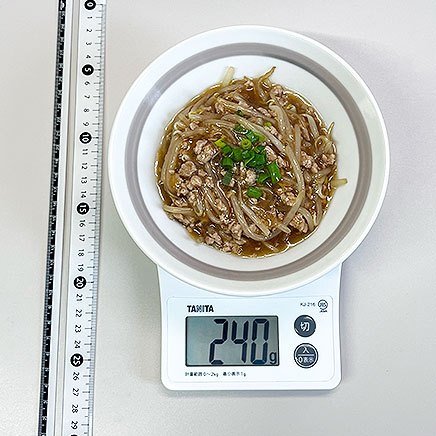 中皿1皿分のもやしとひき肉のあんかけ