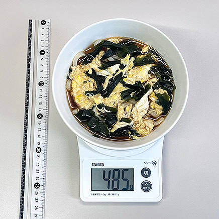 丼1杯分のわかめと卵のうどん