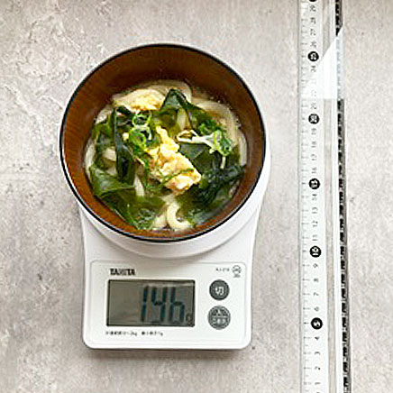 汁椀1杯分の卵とわかめのうどん