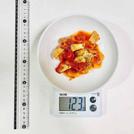 中皿1皿分の鶏肉のトマト煮込み