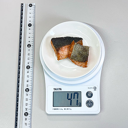 2切れ分の鮭の素揚げ