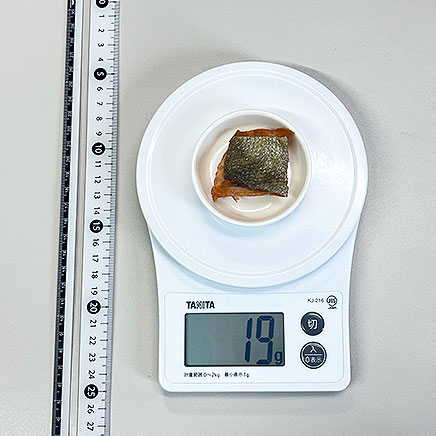 1切れ分の鮭の素揚げ