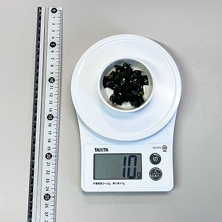 豆皿1皿分の生わかめとごまのポン酢和え