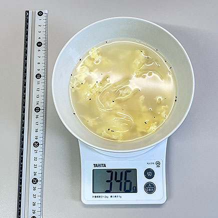 スープボウル1杯分の卵の春雨スープ