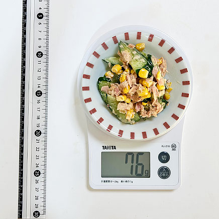 小皿1皿分のツナとコーンときゅうりのサラダ