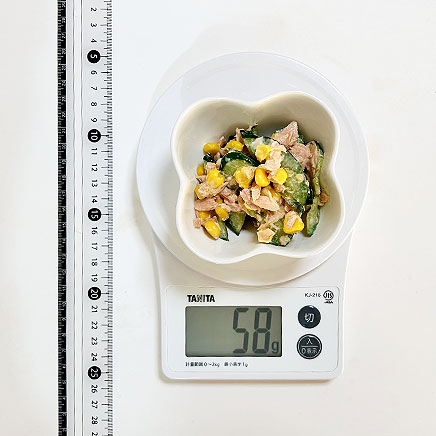 小鉢1杯分のツナとコーンときゅうりのサラダ