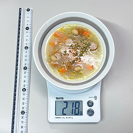 大スープ皿の大豆のスープ