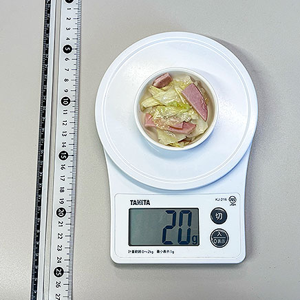 豆皿1皿分のキャベツとハムの炒め物