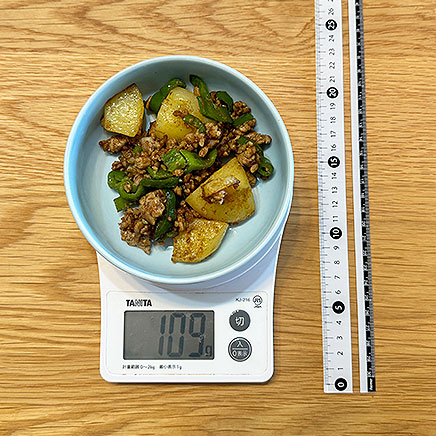 小皿1皿分のじゃがいもとひき肉のカレー炒め