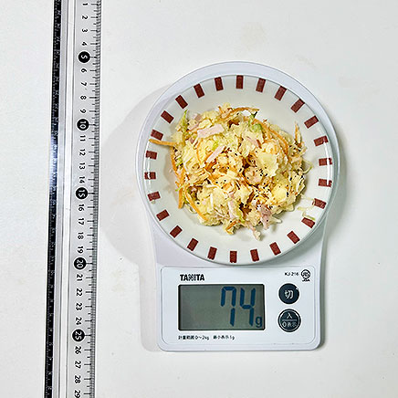 小皿1皿分のコールスローポテトサラダ