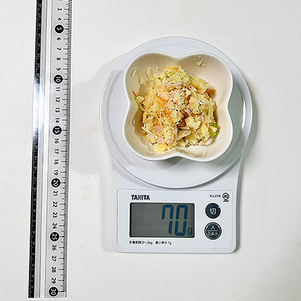 小鉢1杯分のコールスローポテトサラダ