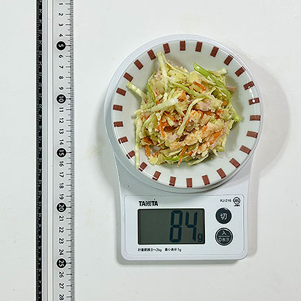 小皿1皿分のコールスローのポテトサラダ