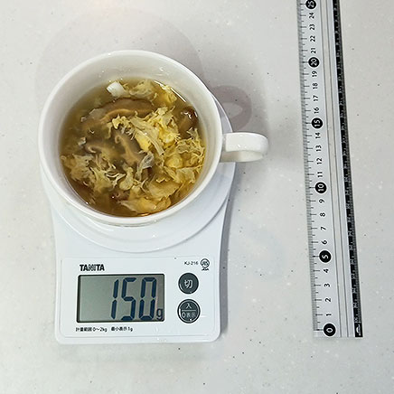 スープカップ（大）1杯分の干し椎茸と卵の中華スープ
