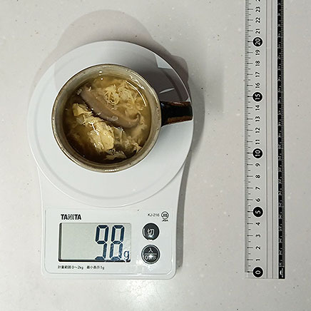 スープカップ（小）1杯分の干し椎茸と卵の中華スープ