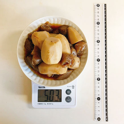 中皿（大）1皿分の里芋とこんにゃくの煮物