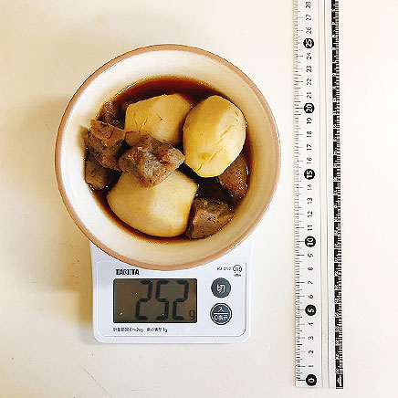 中皿（小）1皿分の里芋とこんにゃくの煮物