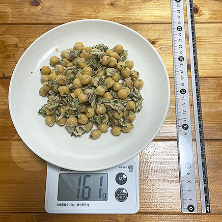 大皿1皿分のひよこ豆のサラダ