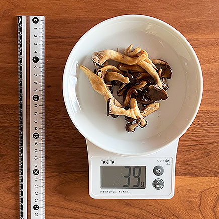 中皿1皿分のひらたけのバターしょうゆ炒め