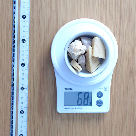 小皿1皿分のたけのこと鶏肉の煮物