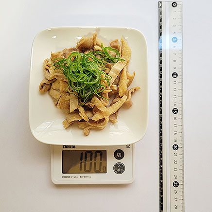 中皿1皿分のとり皮のねぎぽん酢