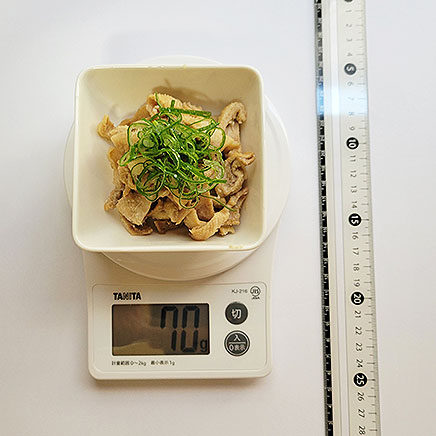 小鉢1杯分のとり皮のねぎぽん酢