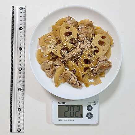 大皿1皿分のレンコンと豚肉の炒め物