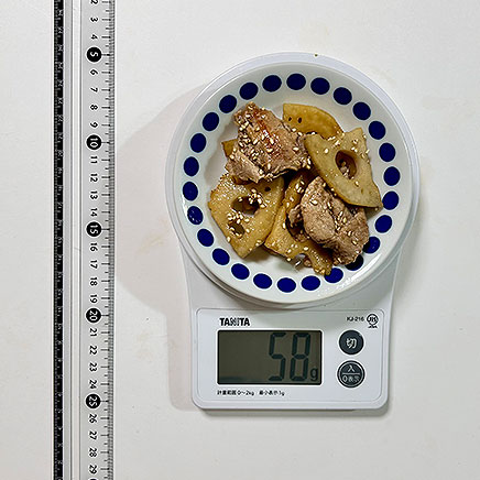 小皿1皿分のレンコンと豚肉の炒め物