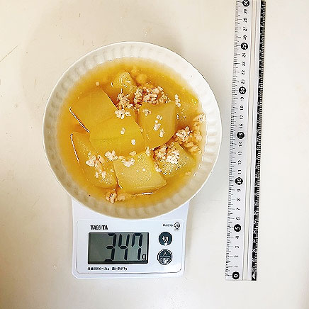 中皿1皿分の冬瓜と鶏ひき肉の煮付け