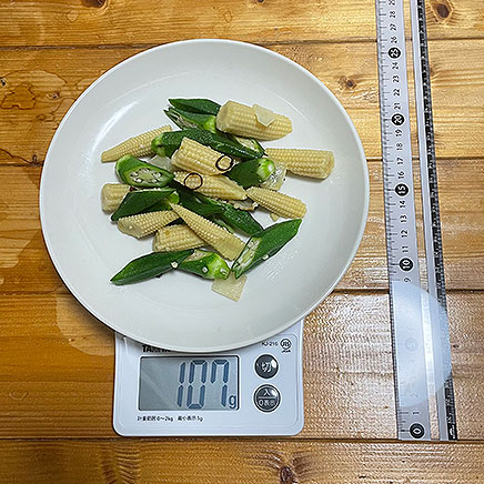 大皿1皿分のオクラとヤングコーンの炒め物