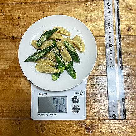 中皿1皿分のオクラとヤングコーンの炒め物