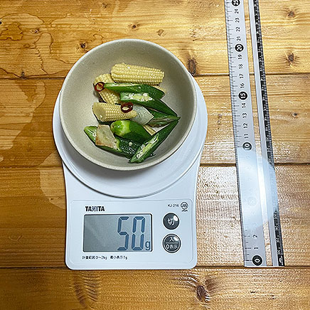 小鉢1杯分のオクラとヤングコーンの炒め物