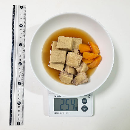 大皿1皿分の高野豆腐と鶏肉の煮物