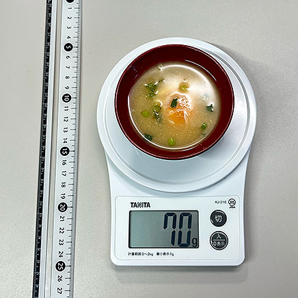 小椀1杯分の落とし卵の味噌汁