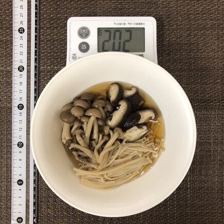 中皿1皿・1人前のきのこの煮物