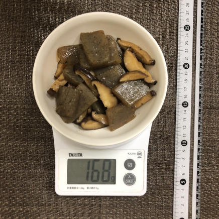 小皿1皿・1人前のこんにゃくとしいたけ炒め煮