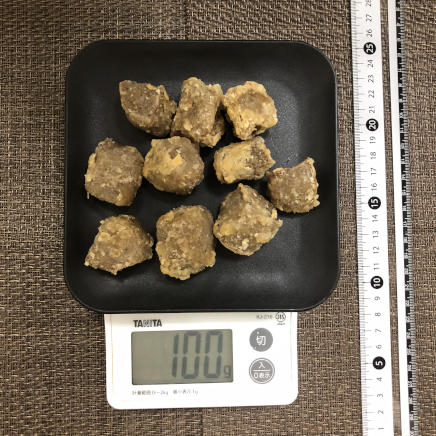 100g分のこんにゃくの唐揚げ