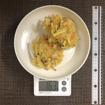 中皿1皿・2枚1人前のさつまいものかき揚げ