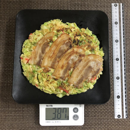 大皿1皿・1人前のえのきと豚ばら肉のお好み焼き