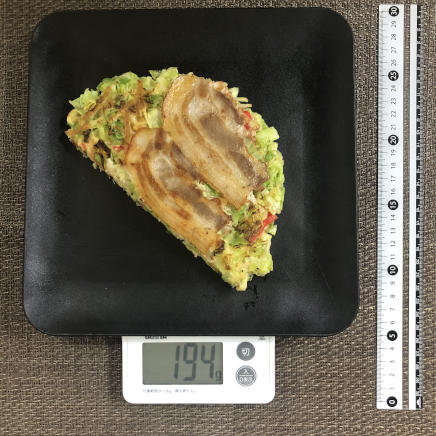 1/2人前のえのきと豚ばら肉のお好み焼き