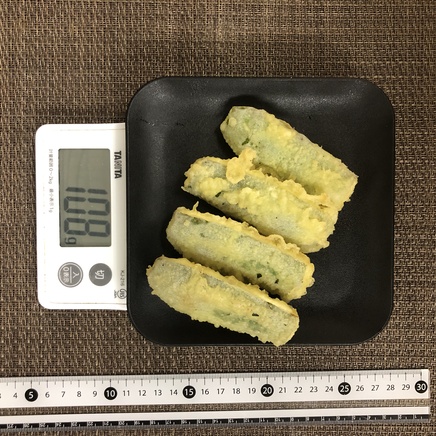 中皿1皿・4切れ分のズッキーニの天ぷら