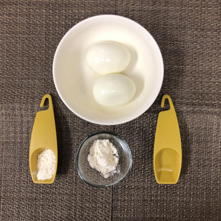 卵2個分・1人前のゆで卵の天ぷらの材料(ゆで卵(2個)・天ぷら粉(まぶし用)・天ぷら粉(衣)・水)