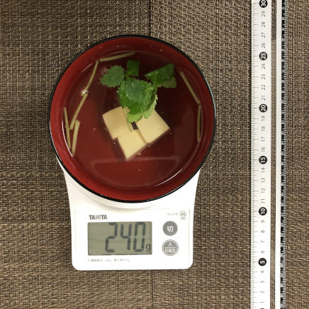 御椀1杯分の白だしのお吸い物