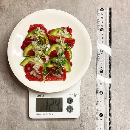 大皿1皿分のアボカドとまぐろのカルパッチョ