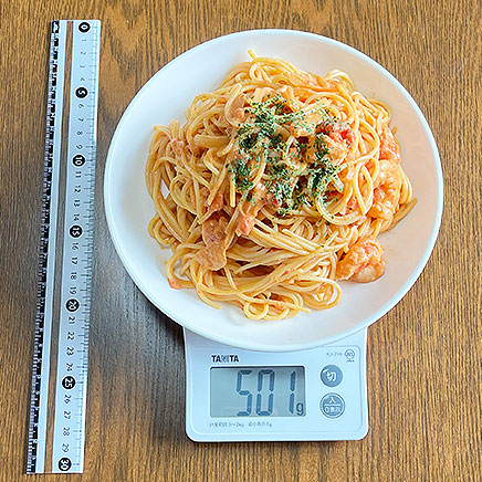 大皿1皿分のエビのトマトクリームパスタ