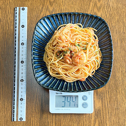 中皿1皿分のエビのトマトクリームパスタ