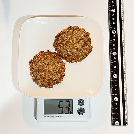 2枚分のオートミールクッキー